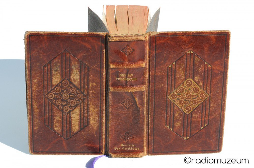 Mis-en Vesperboek, Latijnsch-Nederlandsch, 1936, Belgium, є відео Mis-en Vesperboek, Latijnsch-Nederlandsch, 1936, Belgium, є відео
